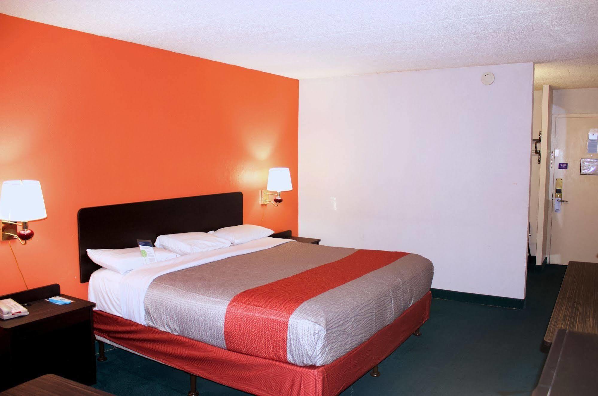 Motel 6-New Stanton, Pa Exterior photo